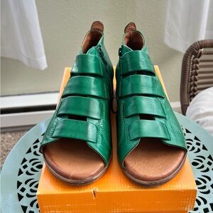 New Miz Mooz Leather Side-Zip Sandals Dewdrop Emerald Size EU  38